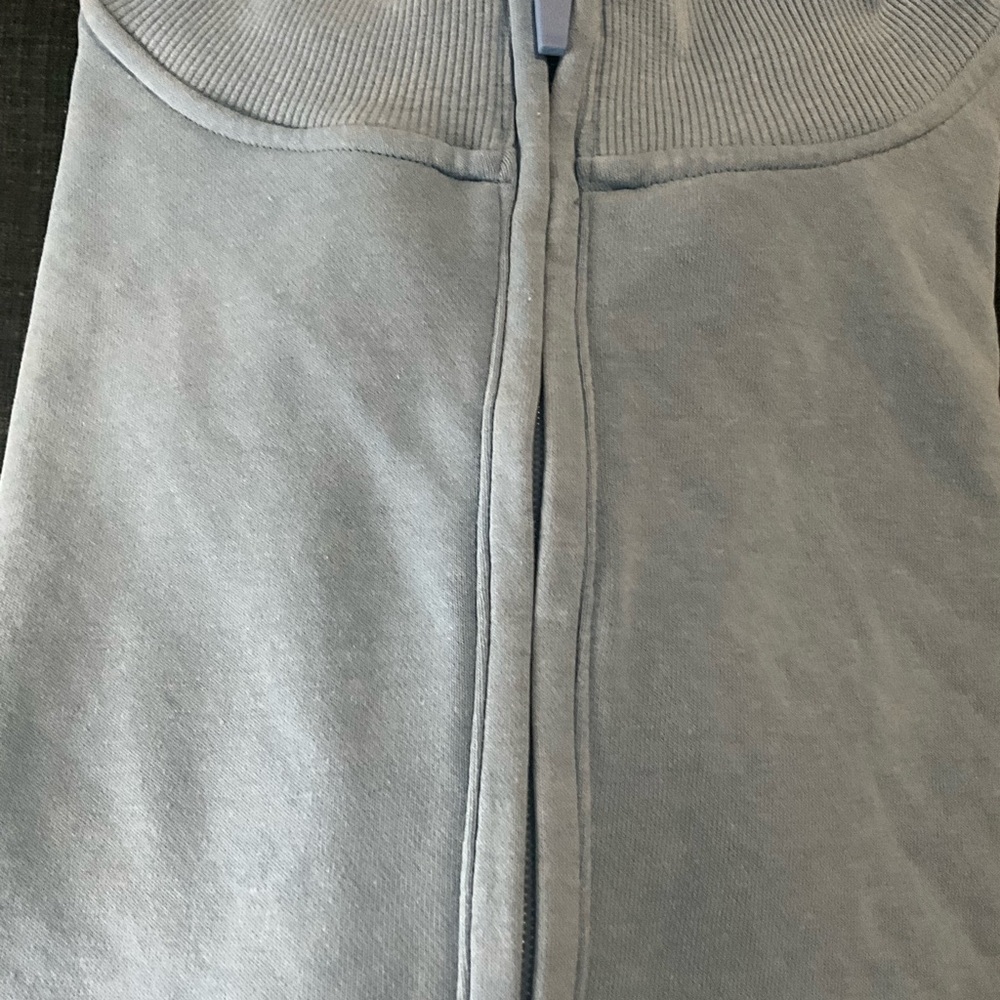 Beyond Yoga slightly cropped hoodie.NWT - Picture 5 of 5